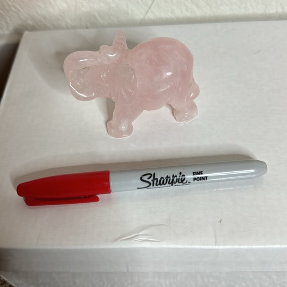 Rose Quarts Elephant - Picture 2 of 2